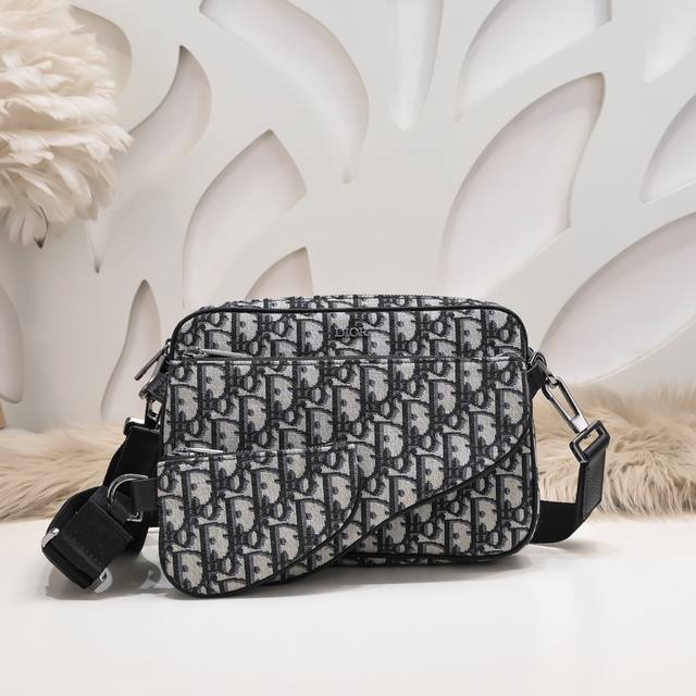 Dior-The latest shoulder bag from Dior counters. The original quality is 905. Th