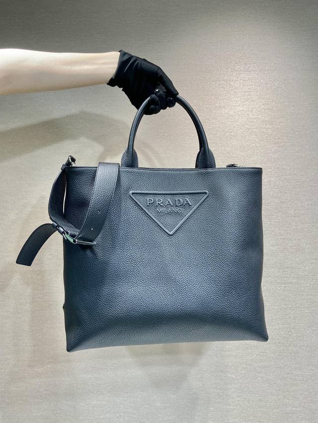 New Tote Bag 2Vg109 This soft tote bag interprets the simple design of versatil