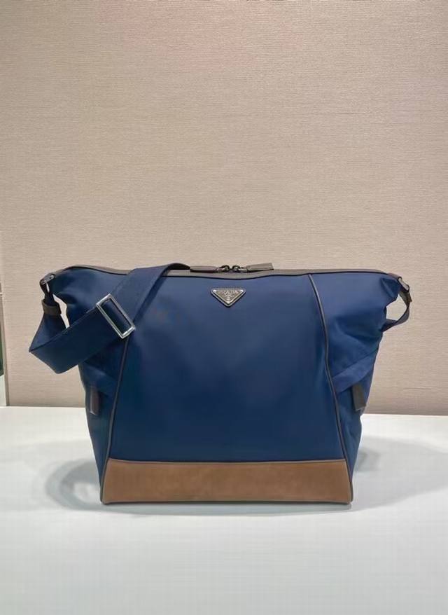 New messenger bag 2Vh180 New product This messenger bag adopts a sporty design,