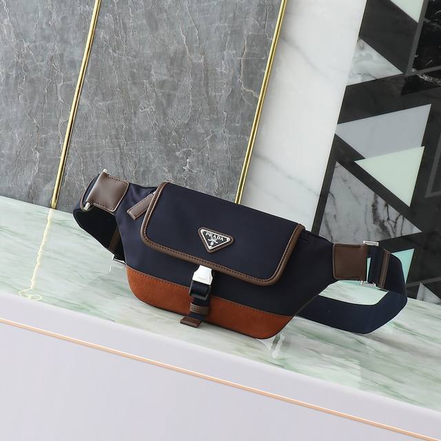 New waist bag 2Vh176 This versatile and fashionable shoulder bag features deers