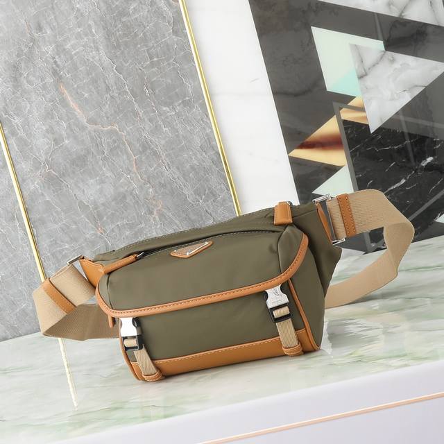 Upgraded Mini Messenger Bag with Box 2Vh171A Mini This flap shoulder bag is mad