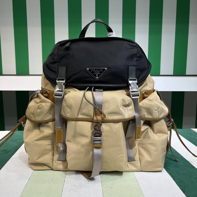 Original Prada large backpack, shipped from 165 factory P, made of waterproof f