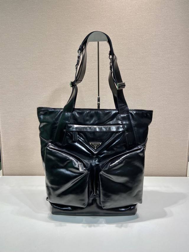 New Tote Bag 2Vg120 Wax Leather This tote bag is made of imported wax leather,