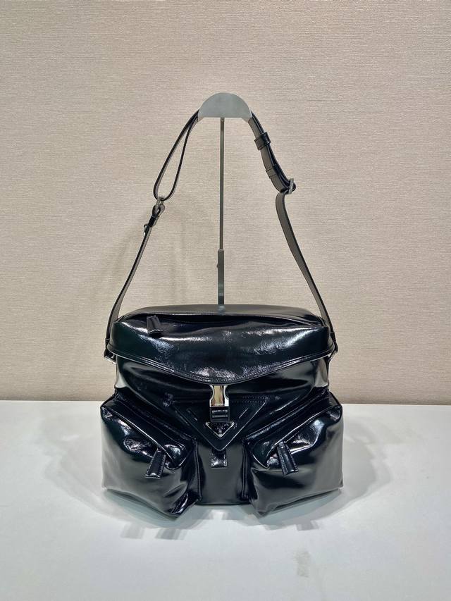 New Men's Bag 2Vd062 Waxed Leather This crossbody bag is made of imported waxed