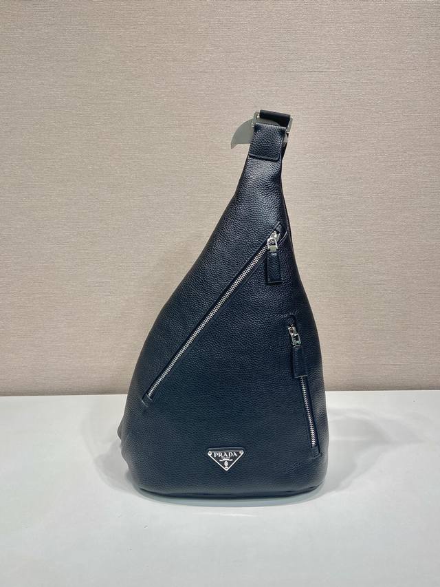 New chest bag 2Vz092A Full leather Autumn and winter men's chest bag uses impor