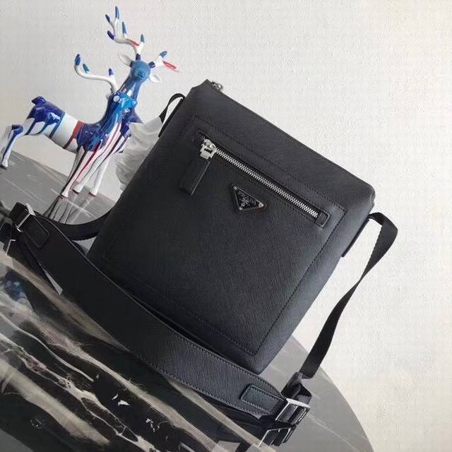 New shoulder messenger bag 2Vh062 shipped! Original top-grade Saffiano leather,