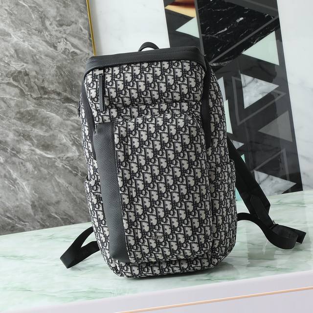 Genuine mold market version This Rider Soft zipper backpack is a new product in