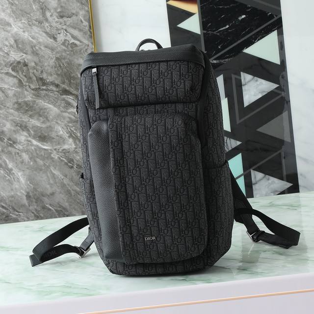 Genuine mold market version This Rider Soft zippered backpack is a new product