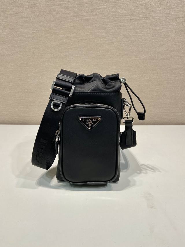 New mobile phone case 2Zh155 Nappa leather This mobile phone case is made of im
