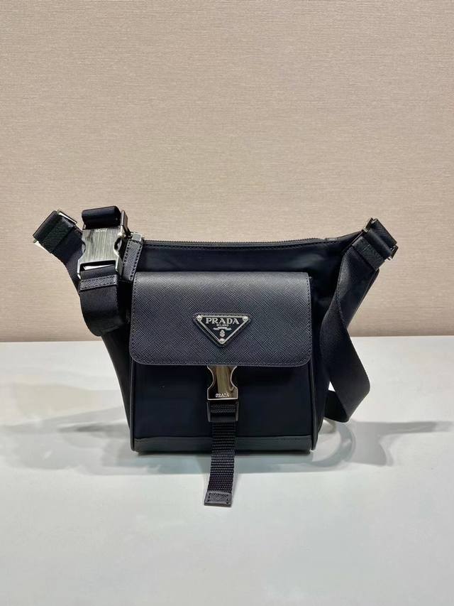New Crossbody Men's Bag 2Vh160 New Product This Re-Nylon and Saffiano leather m