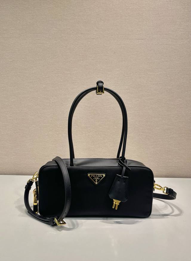 New 1Bb133 Nylon Lock Bag This Tessuto Tocker handbag is crisp and compact, mad