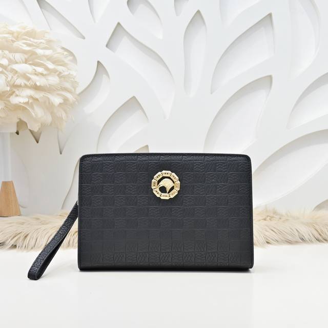 Stefano Ricci-The latest men's handbag from Stefano Ricci is made of imported ca
