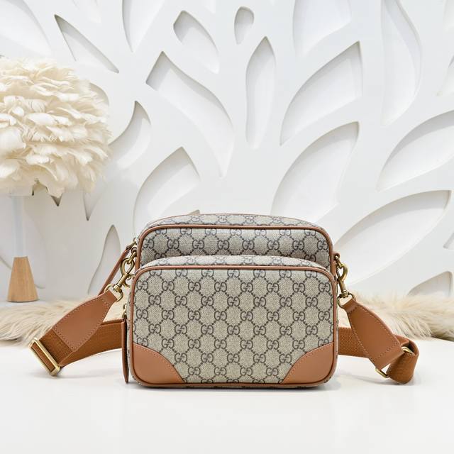 Gucci-Gucci's latest crossbody shoulder bag is made of imported calfskin leather