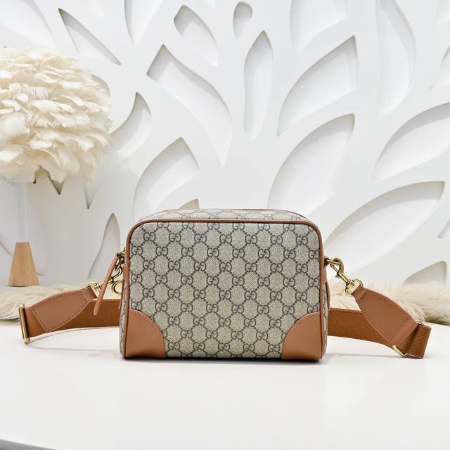 Gucci-Gucci's latest crossbody shoulder bag is made of imported calfskin leather