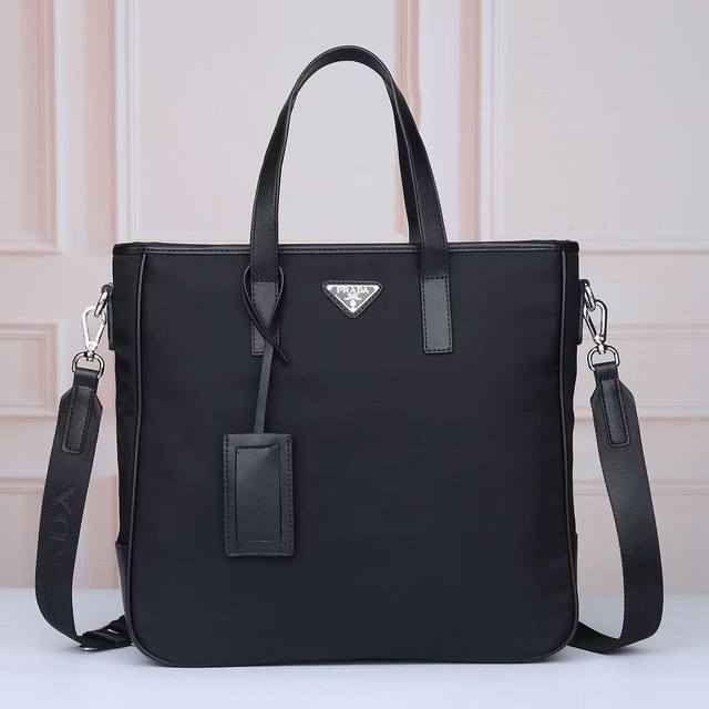 Prada-Prada's latest men's handbag vertical style official website uses original