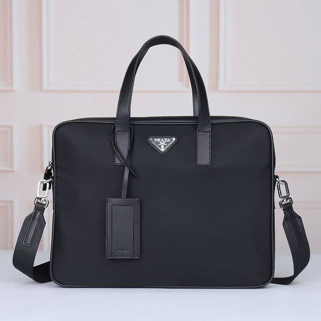 Prada-Prada's latest men's handbag official website uses original imported water