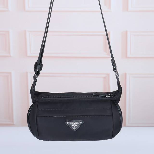 Prada-Prada's latest chest bag waist bag official website uses original imported