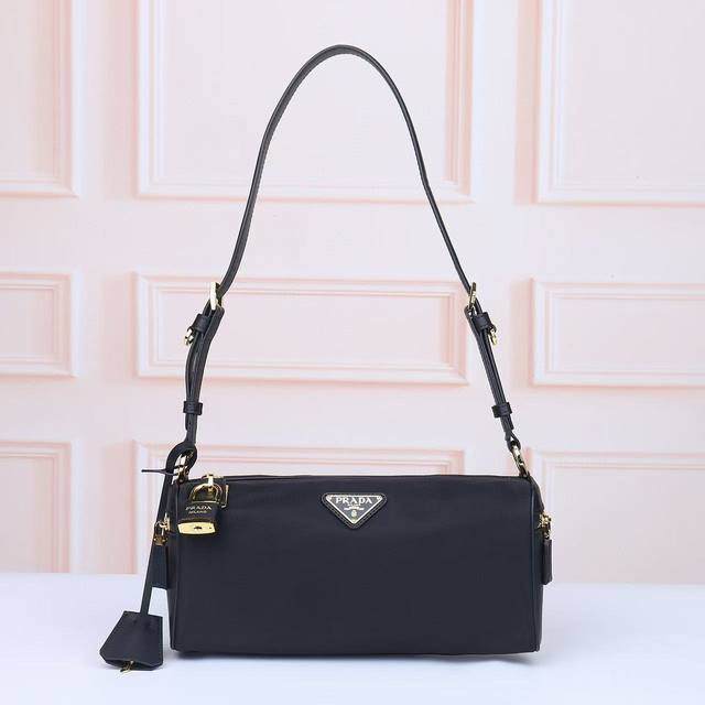Prada-Prada's latest handbag nylon lock bag official website uses original impor