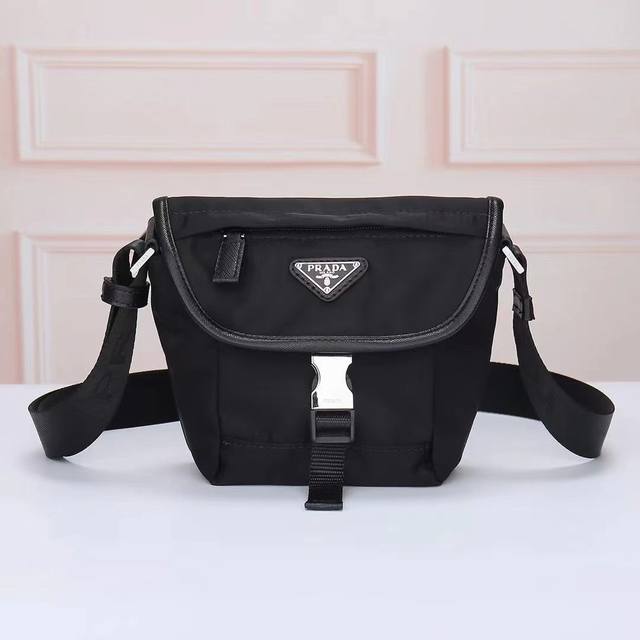 Prada-Prada's latest crossbody messenger bag official website uses original impo
