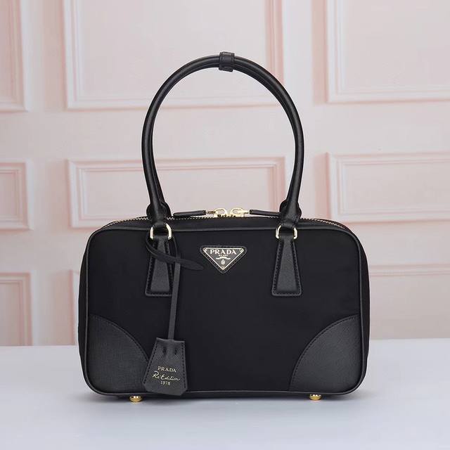 Prada-Prada's latest handbag official website uses unique and noble shiny leathe