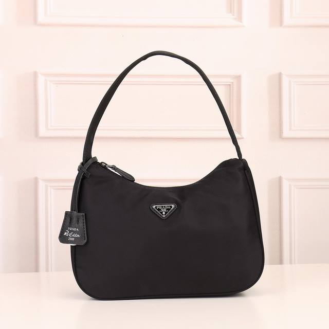 Prada-Prada's latest handbag underarm bag official website uses original importe