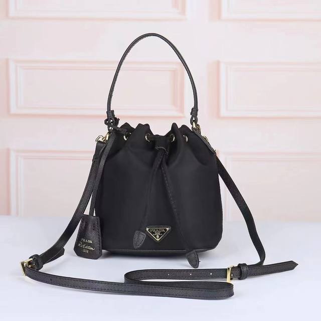 Prada-Prada's latest bucket bag official website uses original imported waterpro