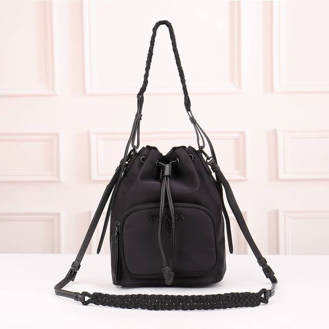 Prada-Prada's latest handbag bucket bag. Made in the official website. Original