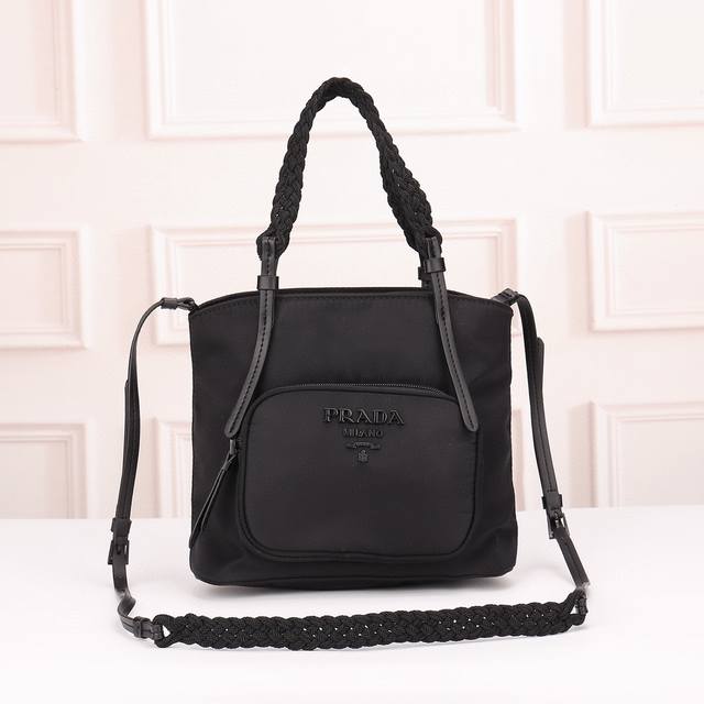 Prada-Prada's latest handbag official website uses original imported waterproof
