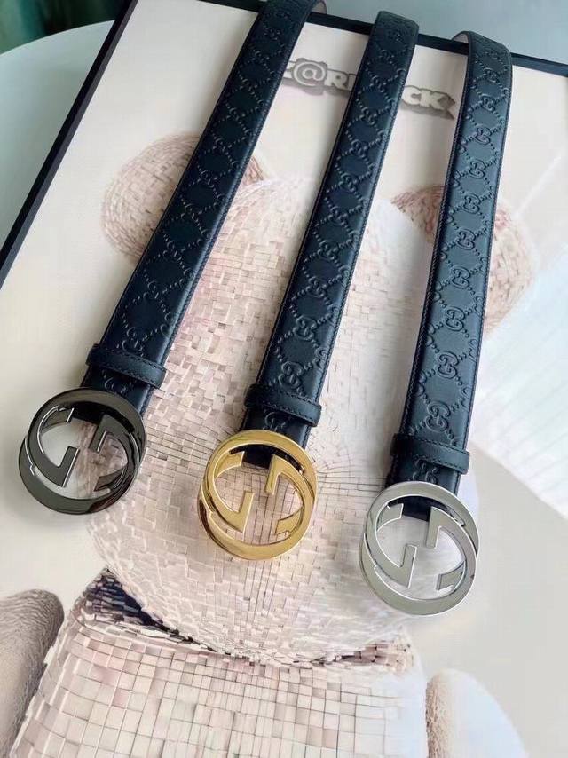 Gucci Original Gucci classic leather belt with embossed large flower size 3.8cm.