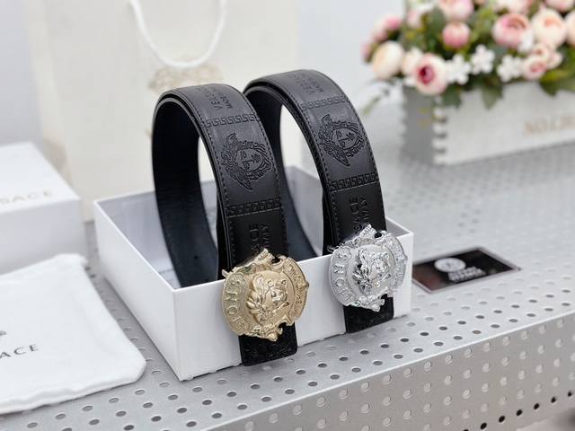 Versace - Pure cowhide, high-end product, clear texture, super good feel, stree