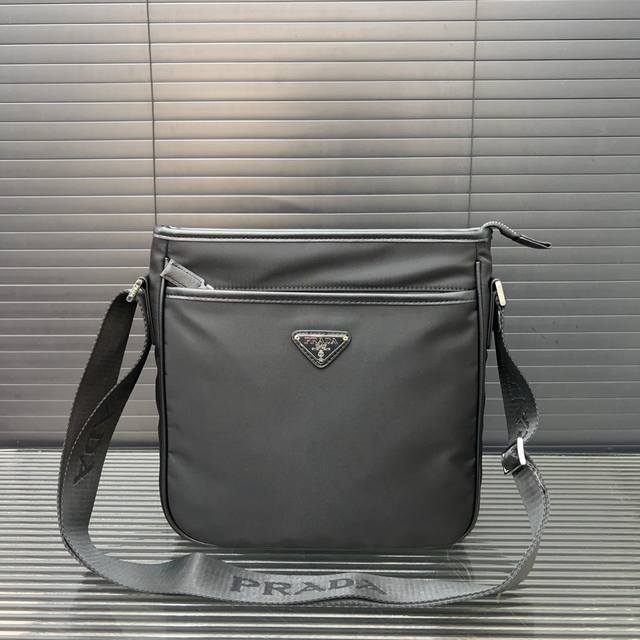 Prada Prada Saffiano logo leather nylon nylon cloth triangle label shoulder bag