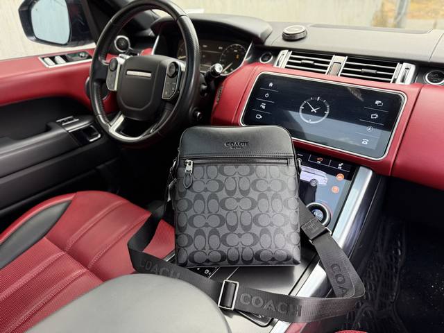 High-end new "Coach" shoulder bag Coach messenger bag crossbody bag Houston 22