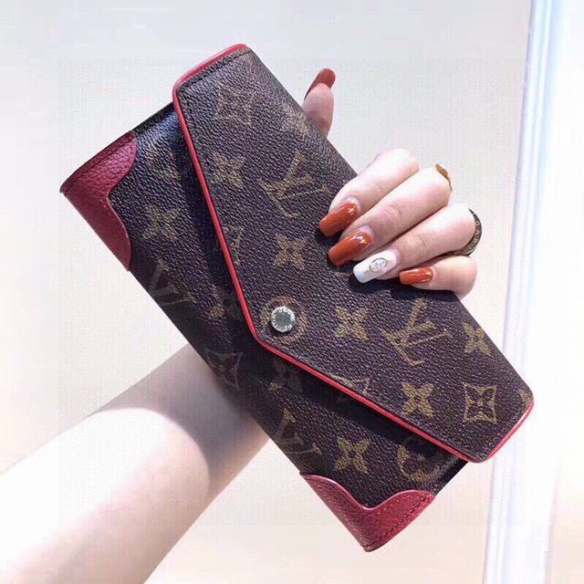 Color Red Size 19X10Lv counter model Classic beauty must-have two-fold wallet F