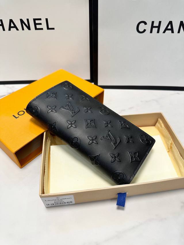 Color Black Size 19X10 Louis Vuitton men's long and short fold 1:1 imported cow