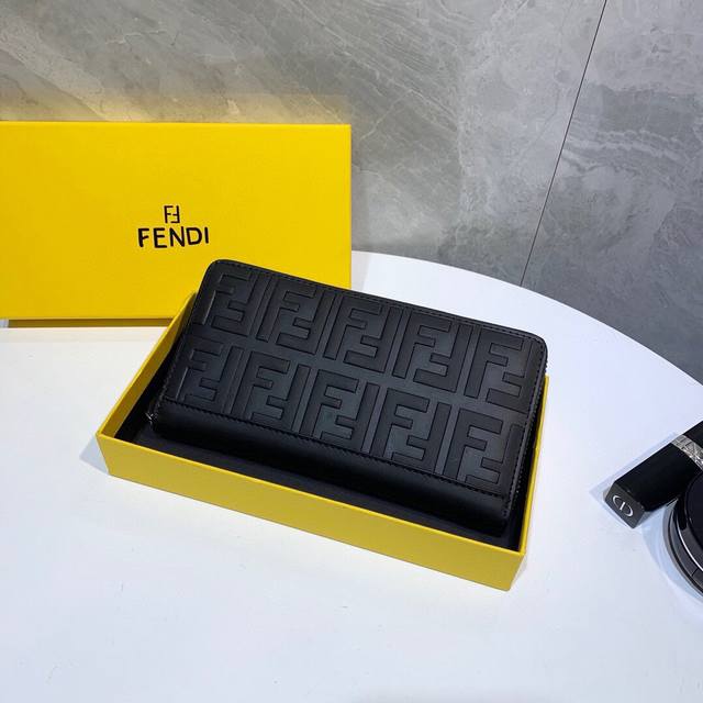 Color Black Size 21X11 Fendi new men's frosted handbag original cowhide, first-