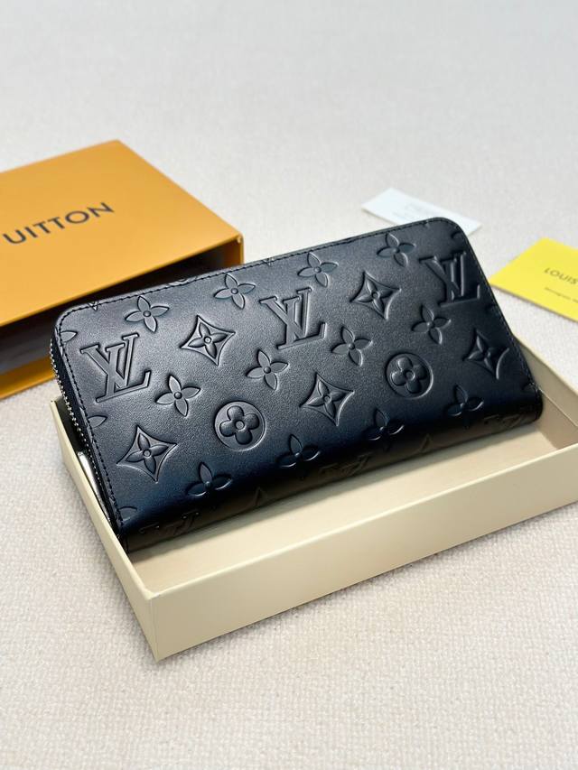 Color Black Size 20X10Lv Clutch Original cowhide, first-class feel, see details