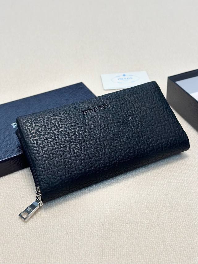 Color Black Size 21X10 Prada Clutch Cowhide feels first-class Built-in card slo