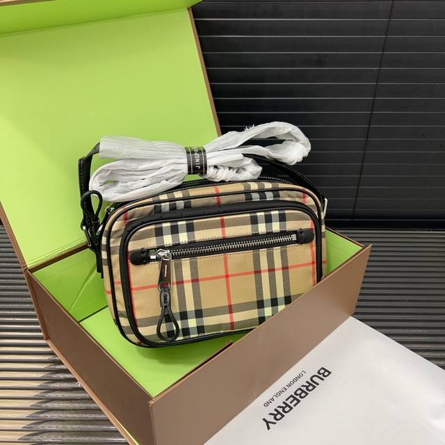 Burberry Vintage camera bag Unisex shoulder messenger bag Classic Logo with orig
