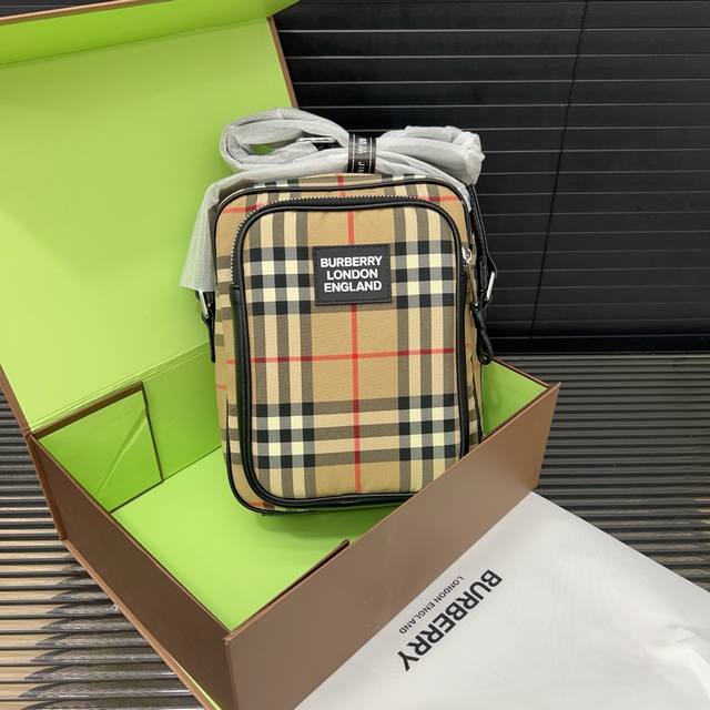 Burberry Camera Bag Vintage Plaid Shoulder Bag Unisex Crossbody Bag Classic Logo