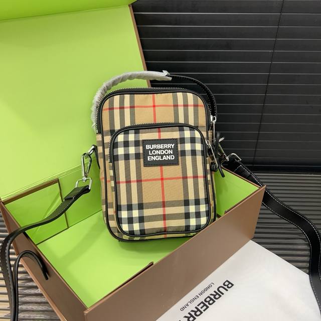Burberry Burberry camera bag Wyatt color matching shoulder bag unisex messenger