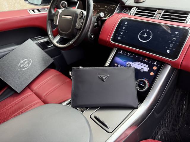 High-end goods Latest "Prada" Prada Clutch Prada Clutch Handbag Nylon and Saffi