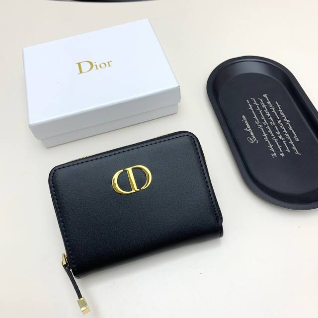 Color Black Size 12*8.5 The latest model in the counter! Shiny calfskin zipper