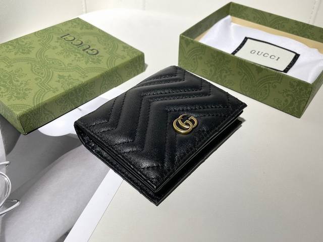 Gucci 435649 Color Black Pink Size 11X7 The latest card holder from Gucci, made