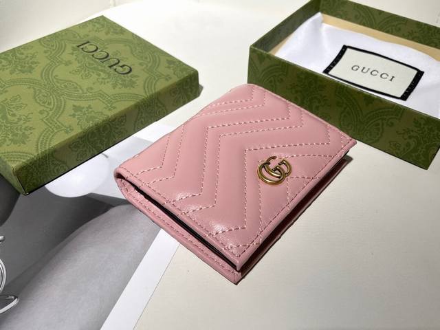 Gucci 435649 Color Black Pink Size 11X7 The latest card holder from Gucci, made