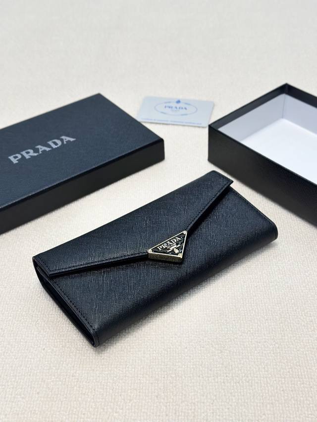 Color Black Size 19X10 Prada popular cowhide bi-fold wallet Classic style Fine