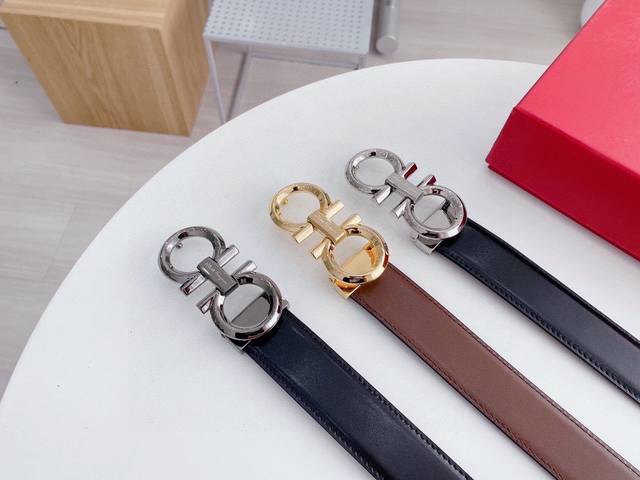 Ferragamo original double-sided imported calfskin belt. Both sides can be used,