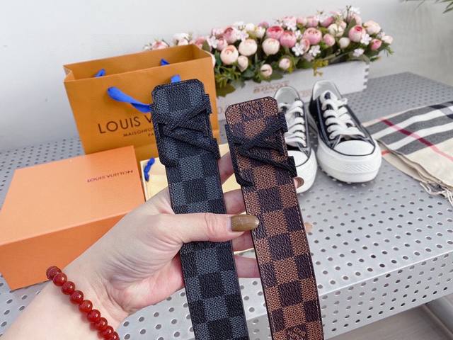 Louis Vuitton new pure leather is the world's largest high-end fashion holding