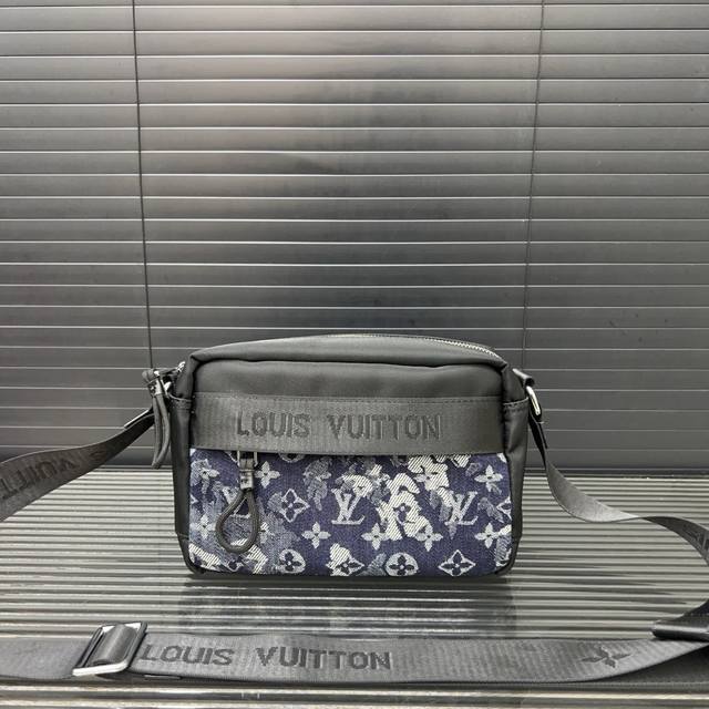 Louisvuitton Louis Vuitton Lv nylon crossbody bag camera bag denim unisex should