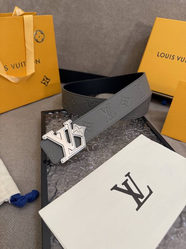 Lv Dimension 4.0 double-sided belt introduces classic style into a novel size de