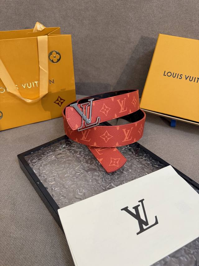 Lv Dimension double-sided belt combines creative heritage with gorgeous street s